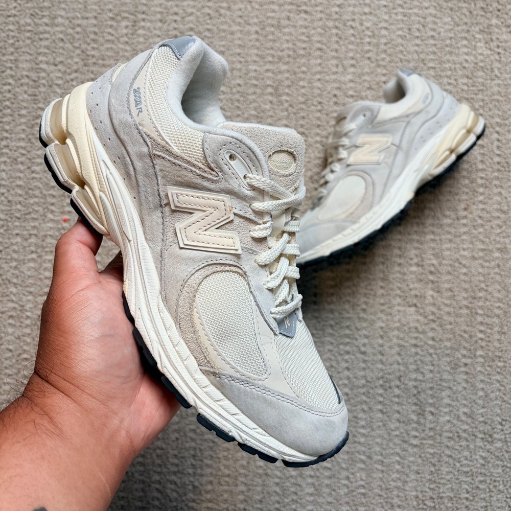New Balance 2002R Mens 7.5 Off White Suede Mesh Sneakers